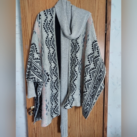Free Scarf with Aztec Cardigan. XL/XXL. Gray, Black, Pink print. Plus size. - Picture 4 of 6